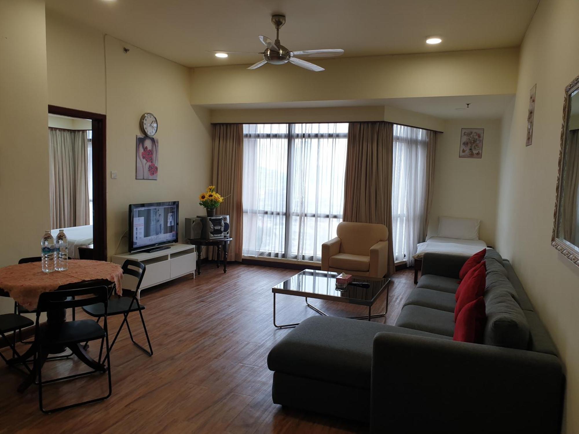 Kl Elegant At Times Square Apartment