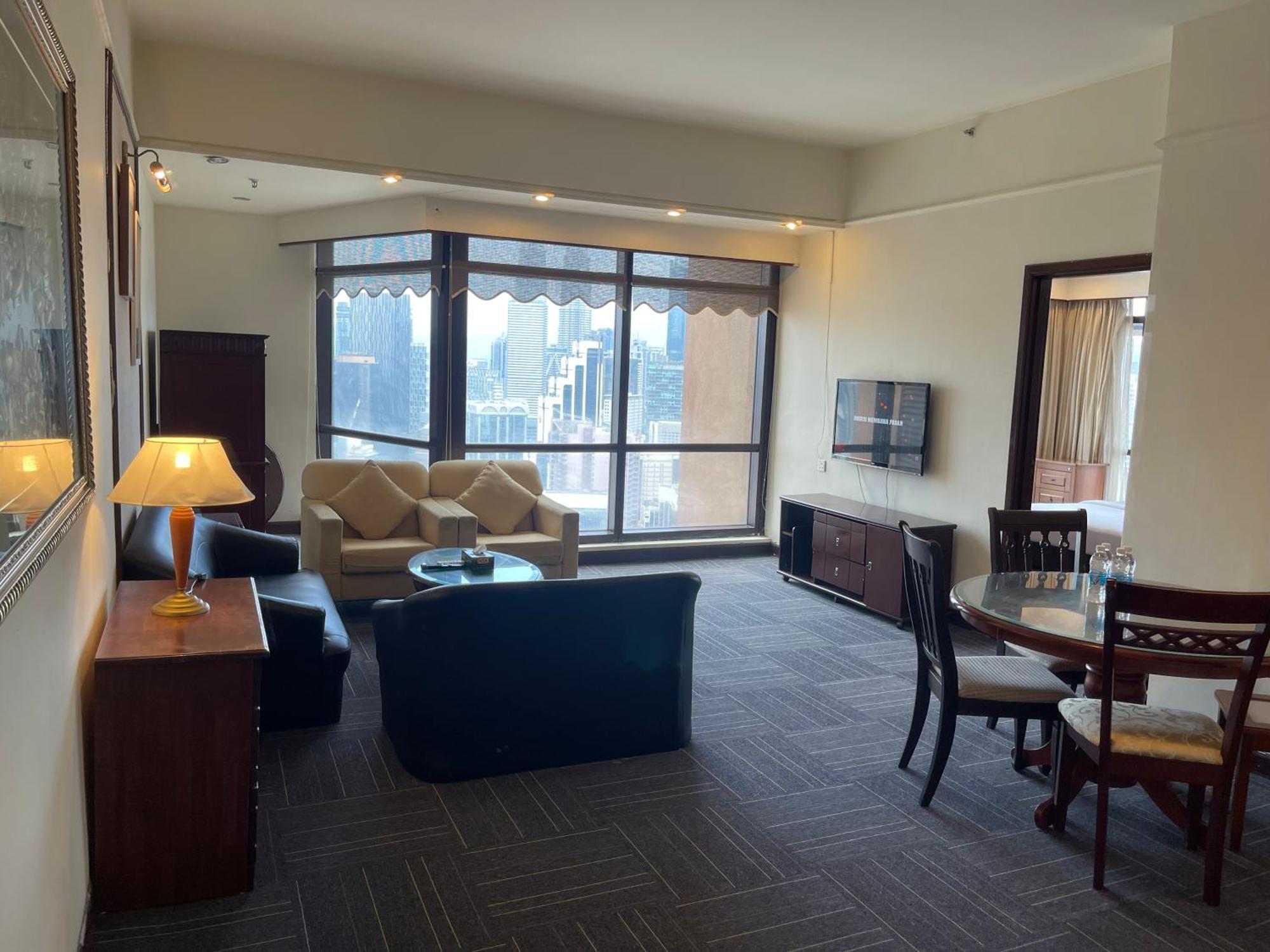 Kl Elegant At Times Square Apartment